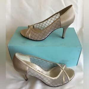 Elegant Light Gray Mesh Heels Size 7.5 by Nina